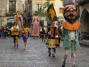 Fires de Sant Narc&iacute;s 2018. Toc de rams. Canvi dels rams de flors de les gegantes de Girona
