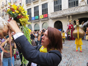 Fires de Sant Narc&iacute;s 2018. Toc de rams. Canvi dels rams de flors de les gegantes de Girona
