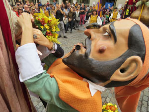 Fires de Sant Narc&iacute;s 2018. Toc de rams. Canvi dels rams de flors de les gegantes de Girona