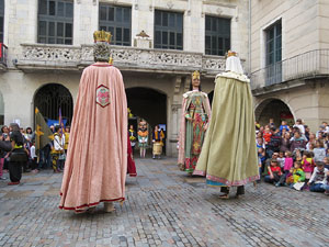 Fires de Sant Narc&iacute;s 2018. Toc de rams. Canvi dels rams de flors de les gegantes de Girona