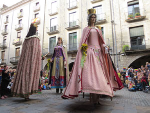 Fires de Sant Narc&iacute;s 2018. Toc de rams. Canvi dels rams de flors de les gegantes de Girona