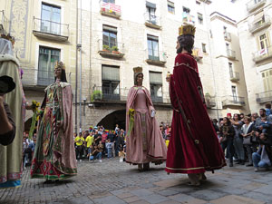 Fires de Sant Narc&iacute;s 2018. Toc de rams. Canvi dels rams de flors de les gegantes de Girona