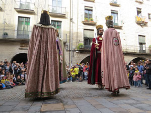 Fires de Sant Narc&iacute;s 2018. Toc de rams. Canvi dels rams de flors de les gegantes de Girona
