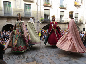 Fires de Sant Narc&iacute;s 2018. Toc de rams. Canvi dels rams de flors de les gegantes de Girona
