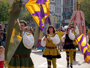Fires de Sant Narc&iacute;s 2018. Toc de rams. Canvi dels rams de flors de les gegantes de Girona