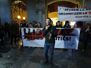 Concentració de suport als CDR's i rebuig per les detencions a la plaça del Vi