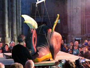 Representació de la Consueta de Sant Jordi cavaller a la nau gòtica de la Catedral