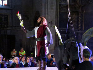 Representació de la Consueta de Sant Jordi cavaller a la nau gòtica de la Catedral