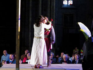 Representació de la Consueta de Sant Jordi cavaller a la nau gòtica de la Catedral