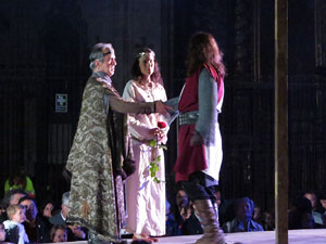 Representació de la Consueta de Sant Jordi cavaller a la nau gòtica de la Catedral