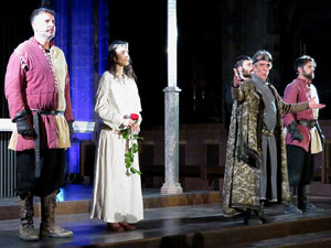 Representació de la Consueta de Sant Jordi cavaller a la nau gòtica de la Catedral
