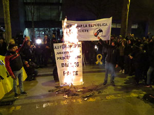 Manifestació contra el judici al procés. Concentració a la plaça de l'U d'octubre de 2017 i manifestació fins els Jutjats de Girona