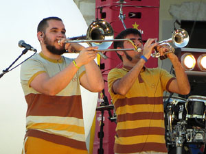 Festival Strenes 2019. Concert inaugural al terrat del punt d'Informaci&oacute; de la Rambla, a c&agrave;rrec d'Oques Grasses