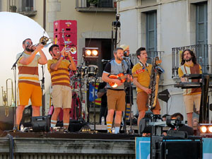 Festival Strenes 2019. Concert inaugural al terrat del punt d'Informaci&oacute; de la Rambla, a c&agrave;rrec d'Oques Grasses