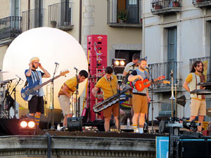 Festival Strenes 2019. Concert inaugural al terrat del punt d'Informaci&oacute; de la Rambla, a c&agrave;rrec d'Oques Grasses