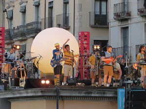 Festival Strenes 2019. Concert inaugural al terrat del punt d'Informaci&oacute; de la Rambla, a c&agrave;rrec d'Oques Grasses