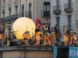 Festival Strenes 2019. Concert inaugural al terrat del punt d'Informaci&oacute; de la Rambla, a c&agrave;rrec d'Oques Grasses