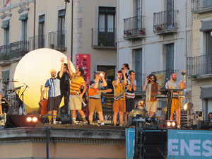 Festival Strenes 2019. Concert inaugural al terrat del punt d'Informaci&oacute; de la Rambla, a c&agrave;rrec d'Oques Grasses