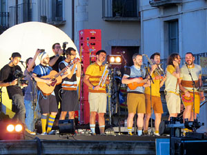 Festival Strenes 2019. Concert inaugural al terrat del punt d'Informaci&oacute; de la Rambla, a c&agrave;rrec d'Oques Grasses