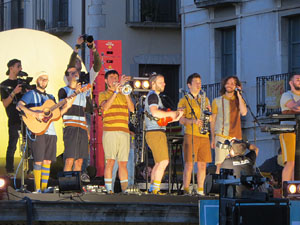 Festival Strenes 2019. Concert inaugural al terrat del punt d'Informaci&oacute; de la Rambla, a c&agrave;rrec d'Oques Grasses