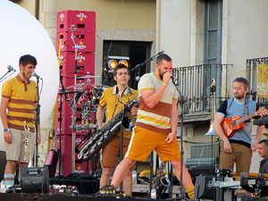 Festival Strenes 2019. Concert inaugural al terrat del punt d'Informació de la Rambla, a càrrec d'Oques Grasses