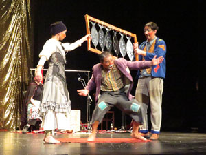 Festivals de Girona. FITAG 2019 - 'Tinto coraz&oacute;n'. Espectacle interpretat per la companyia 'Situaci&oacute;n Pa&iacute;s' de Valparaiso, Xile