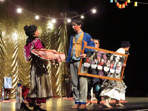 Festivals de Girona. FITAG 2019 - 'Tinto coraz&oacute;n'. Espectacle interpretat per la companyia 'Situaci&oacute;n Pa&iacute;s' de Valparaiso, Xile