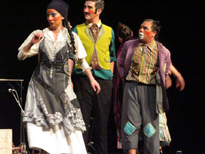 Festivals de Girona. FITAG 2019 - 'Tinto coraz&oacute;n'. Espectacle interpretat per la companyia 'Situaci&oacute;n Pa&iacute;s' de Valparaiso, Xile