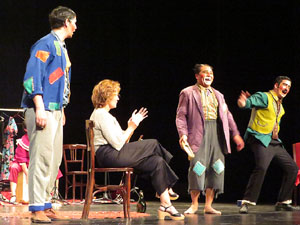 Festivals de Girona. FITAG 2019 - 'Tinto coraz&oacute;n'. Espectacle interpretat per la companyia 'Situaci&oacute;n Pa&iacute;s' de Valparaiso, Xile