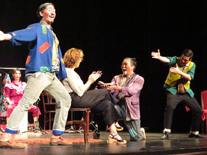 Festivals de Girona. FITAG 2019 - 'Tinto coraz&oacute;n'. Espectacle interpretat per la companyia 'Situaci&oacute;n Pa&iacute;s' de Valparaiso, Xile