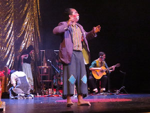 Festivals de Girona. FITAG 2019 - 'Tinto coraz&oacute;n'. Espectacle interpretat per la companyia 'Situaci&oacute;n Pa&iacute;s' de Valparaiso, Xile