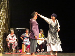 Festivals de Girona. FITAG 2019 - 'Tinto coraz&oacute;n'. Espectacle interpretat per la companyia 'Situaci&oacute;n Pa&iacute;s' de Valparaiso, Xile