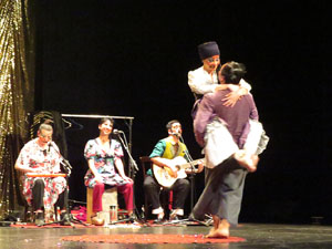 Festivals de Girona. FITAG 2019 - 'Tinto coraz&oacute;n'. Espectacle interpretat per la companyia 'Situaci&oacute;n Pa&iacute;s' de Valparaiso, Xile