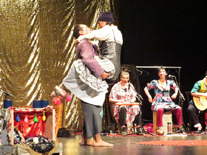 Festivals de Girona. FITAG 2019 - 'Tinto coraz&oacute;n'. Espectacle interpretat per la companyia 'Situaci&oacute;n Pa&iacute;s' de Valparaiso, Xile