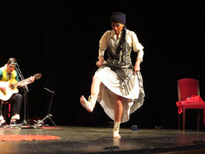 Festivals de Girona. FITAG 2019 - 'Tinto coraz&oacute;n'. Espectacle interpretat per la companyia 'Situaci&oacute;n Pa&iacute;s' de Valparaiso, Xile