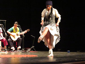 Festivals de Girona. FITAG 2019 - 'Tinto coraz&oacute;n'. Espectacle interpretat per la companyia 'Situaci&oacute;n Pa&iacute;s' de Valparaiso, Xile