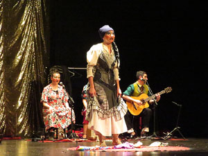 Festivals de Girona. FITAG 2019 - 'Tinto coraz&oacute;n'. Espectacle interpretat per la companyia 'Situaci&oacute;n Pa&iacute;s' de Valparaiso, Xile