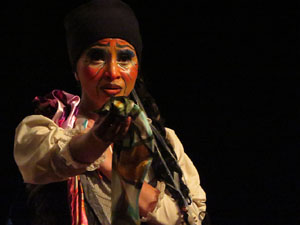 Festivals de Girona. FITAG 2019 - 'Tinto coraz&oacute;n'. Espectacle interpretat per la companyia 'Situaci&oacute;n Pa&iacute;s' de Valparaiso, Xile