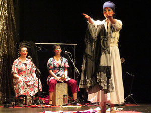 Festivals de Girona. FITAG 2019 - 'Tinto coraz&oacute;n'. Espectacle interpretat per la companyia 'Situaci&oacute;n Pa&iacute;s' de Valparaiso, Xile