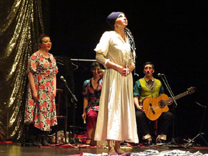 Festivals de Girona. FITAG 2019 - 'Tinto coraz&oacute;n'. Espectacle interpretat per la companyia 'Situaci&oacute;n Pa&iacute;s' de Valparaiso, Xile