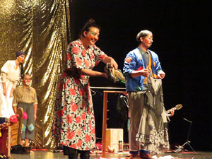 Festivals de Girona. FITAG 2019 - 'Tinto coraz&oacute;n'. Espectacle interpretat per la companyia 'Situaci&oacute;n Pa&iacute;s' de Valparaiso, Xile