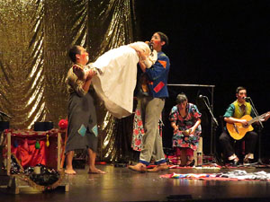 Festivals de Girona. FITAG 2019 - 'Tinto coraz&oacute;n'. Espectacle interpretat per la companyia 'Situaci&oacute;n Pa&iacute;s' de Valparaiso, Xile