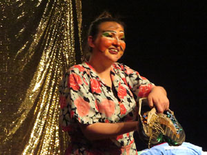 Festivals de Girona. FITAG 2019 - 'Tinto coraz&oacute;n'. Espectacle interpretat per la companyia 'Situaci&oacute;n Pa&iacute;s' de Valparaiso, Xile