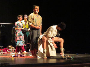 Festivals de Girona. FITAG 2019 - 'Tinto coraz&oacute;n'. Espectacle interpretat per la companyia 'Situaci&oacute;n Pa&iacute;s' de Valparaiso, Xile