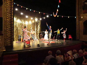 Festivals de Girona. FITAG 2019 - 'Tinto coraz&oacute;n'. Espectacle interpretat per la companyia 'Situaci&oacute;n Pa&iacute;s' de Valparaiso, Xile