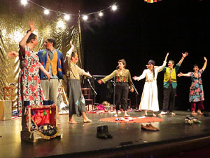 Festivals de Girona. FITAG 2019 - 'Tinto coraz&oacute;n'. Espectacle interpretat per la companyia 'Situaci&oacute;n Pa&iacute;s' de Valparaiso, Xile