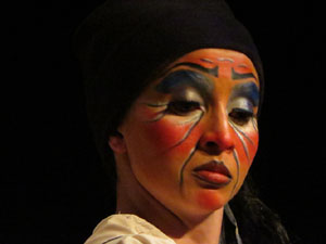 Festivals de Girona. FITAG 2019 - 'Tinto coraz&oacute;n'. Espectacle interpretat per la companyia 'Situaci&oacute;n Pa&iacute;s' de Valparaiso, Xile