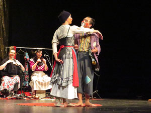 Festivals de Girona. FITAG 2019 - 'Tinto coraz&oacute;n'. Espectacle interpretat per la companyia 'Situaci&oacute;n Pa&iacute;s' de Valparaiso, Xile