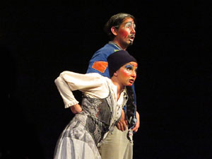 Festivals de Girona. FITAG 2019 - 'Tinto coraz&oacute;n'. Espectacle interpretat per la companyia 'Situaci&oacute;n Pa&iacute;s' de Valparaiso, Xile