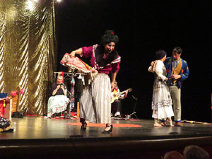 Festivals de Girona. FITAG 2019 - 'Tinto coraz&oacute;n'. Espectacle interpretat per la companyia 'Situaci&oacute;n Pa&iacute;s' de Valparaiso, Xile